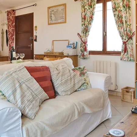 Stunning In With 1 Bedrooms And Wifi